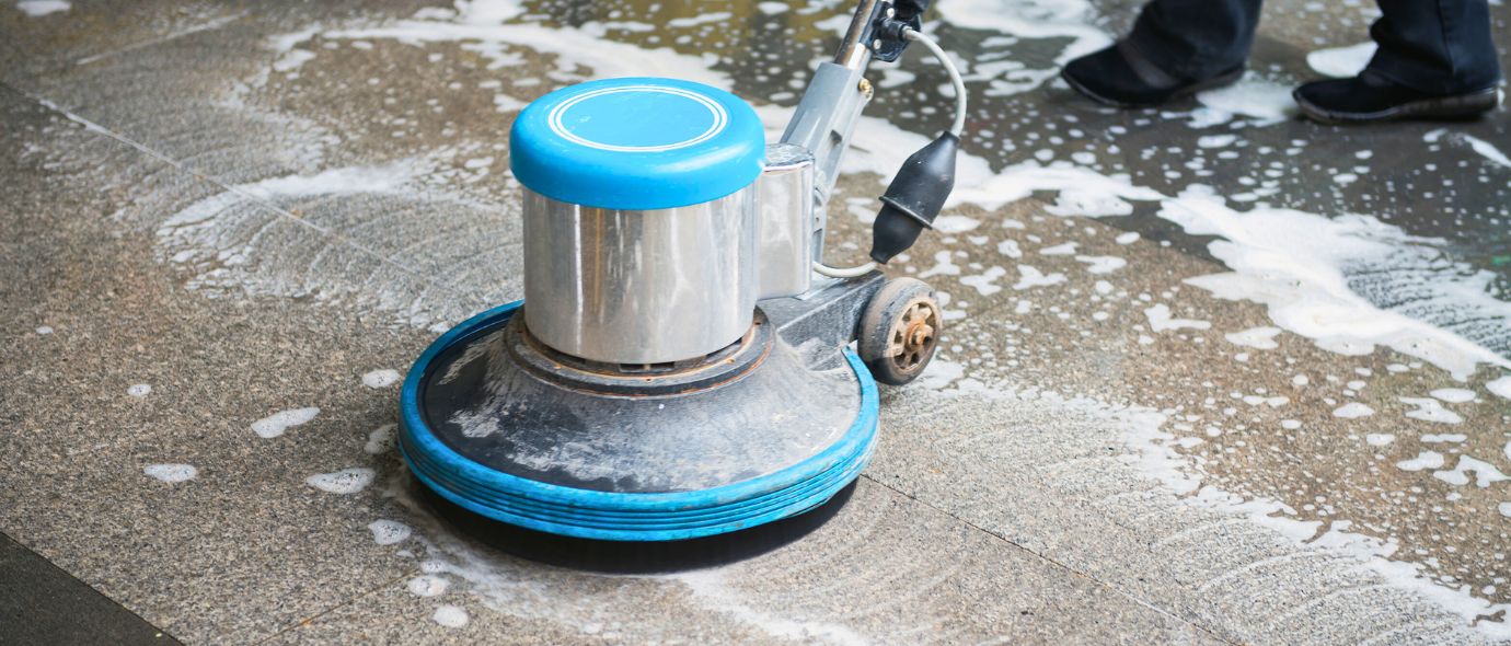 como quitar el polvo de obra del suelo